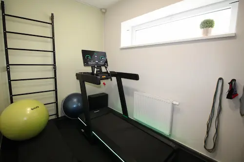 SimpleGym – Račianska – bežecký pás a rebriny